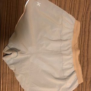 Lululemon 3” mesh lines running short size M